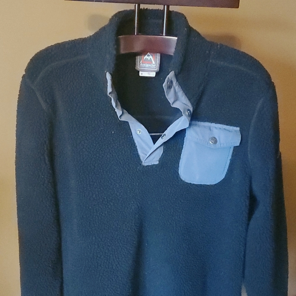 Mens sherpa pullover with pocket